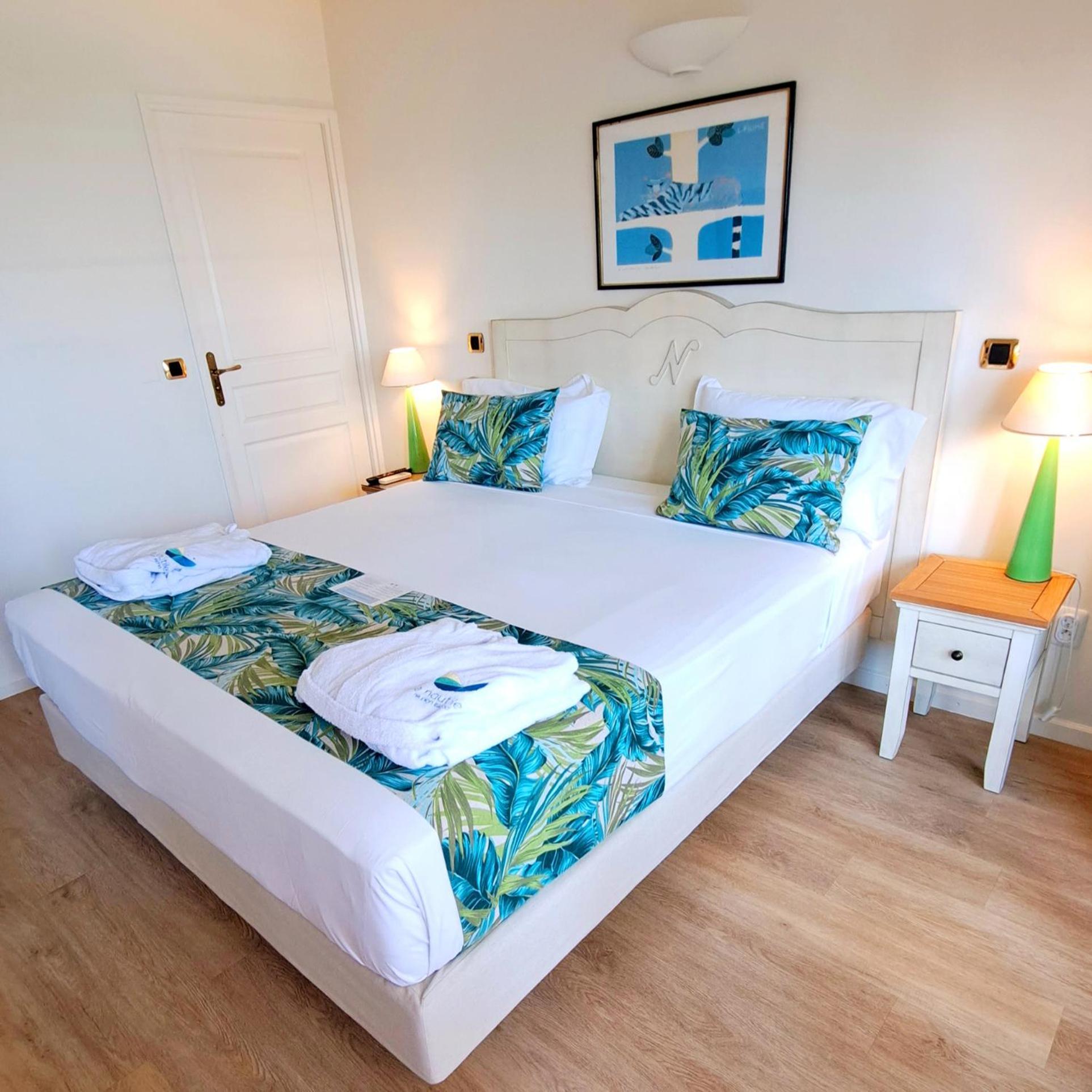 Le Nautile Beachfront แซ็งต์-จีลส์-เลส์-แบ็งส์ ภายนอก รูปภาพ