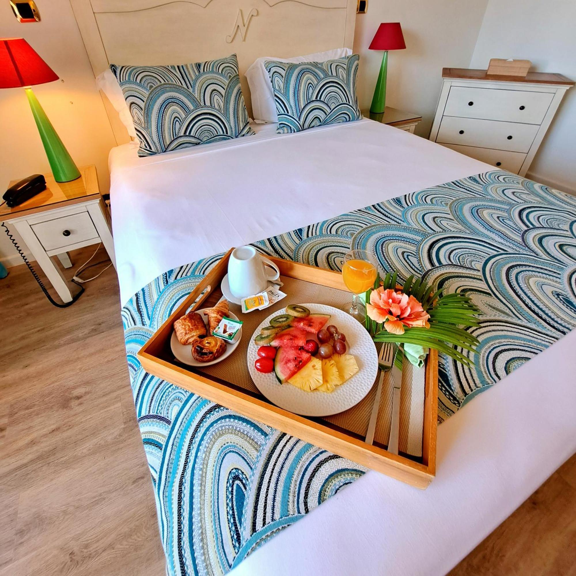 Le Nautile Beachfront แซ็งต์-จีลส์-เลส์-แบ็งส์ ภายนอก รูปภาพ