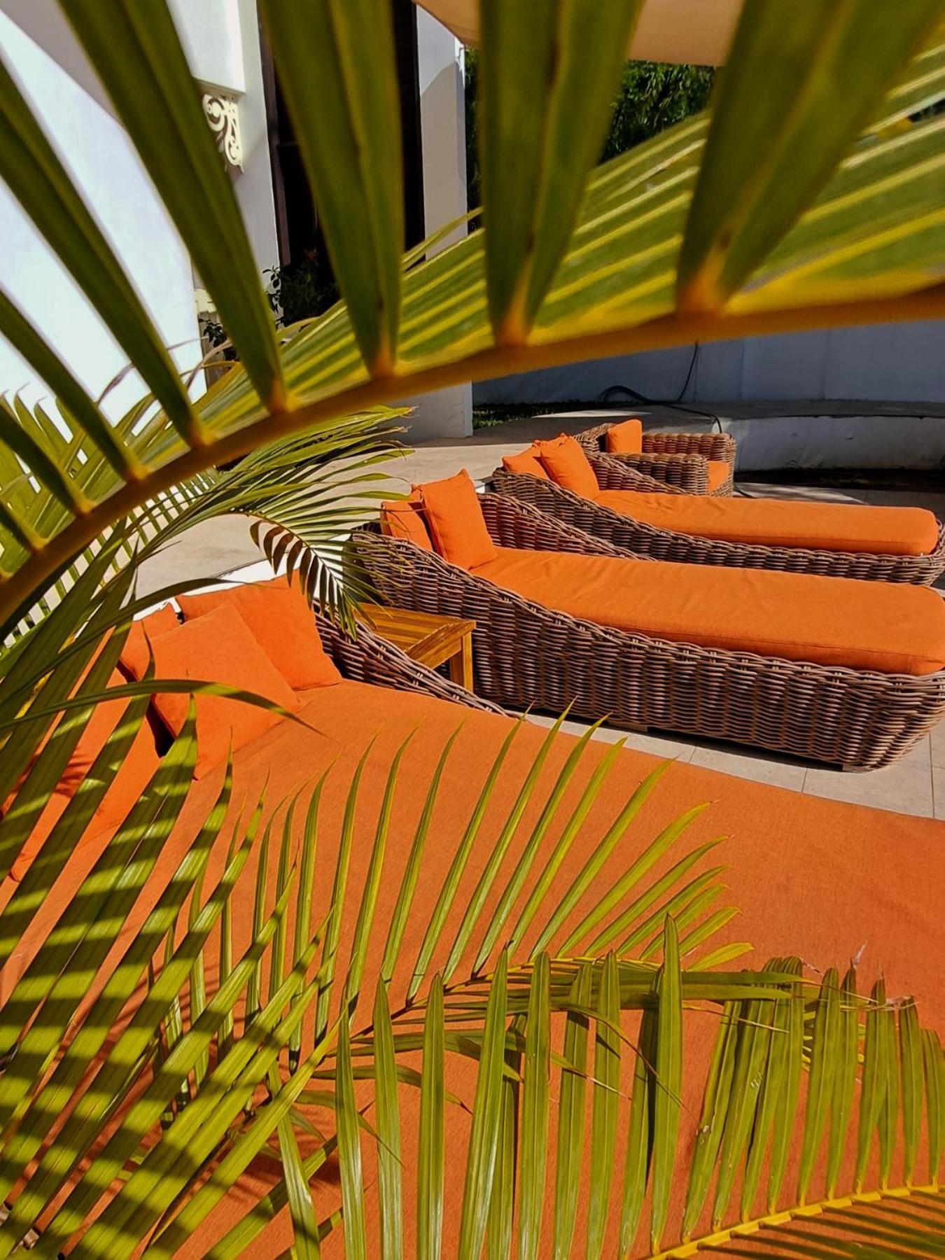 Le Nautile Beachfront แซ็งต์-จีลส์-เลส์-แบ็งส์ ภายนอก รูปภาพ