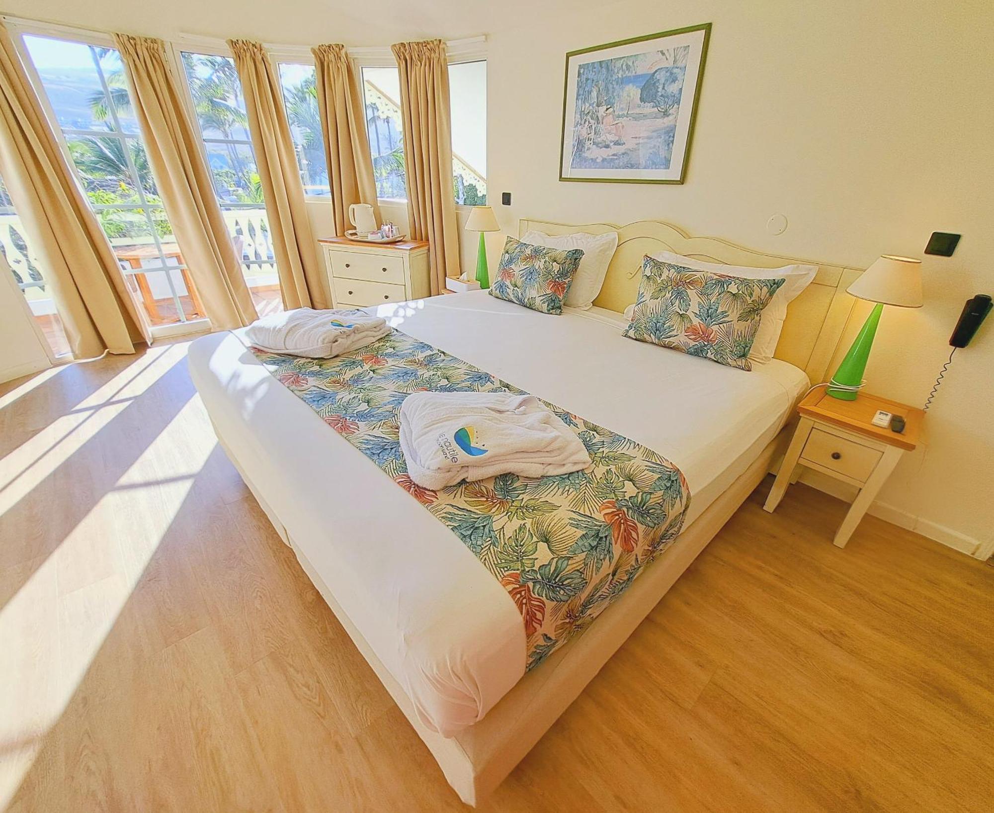 Le Nautile Beachfront แซ็งต์-จีลส์-เลส์-แบ็งส์ ภายนอก รูปภาพ